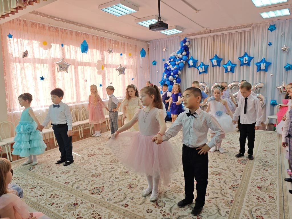 📱✨ Выпускной в стиле «Детсадовские блогеры» – это было НЕЗАБЫВАЕМО! 🎓🎬