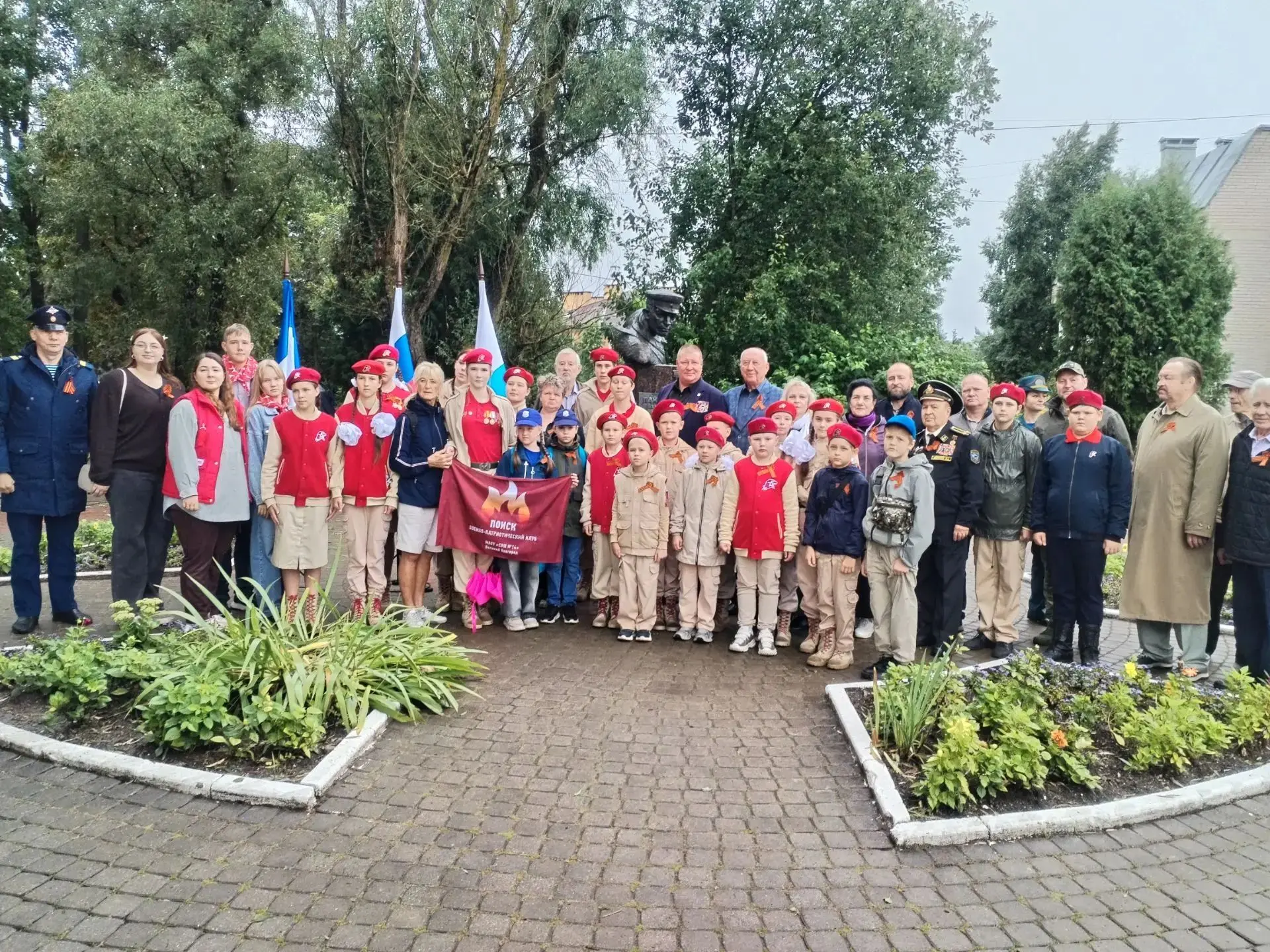 🎉 Сегодня в нашем городе прошла акция, посвящённая Дню подвига самопожертвования в год...
