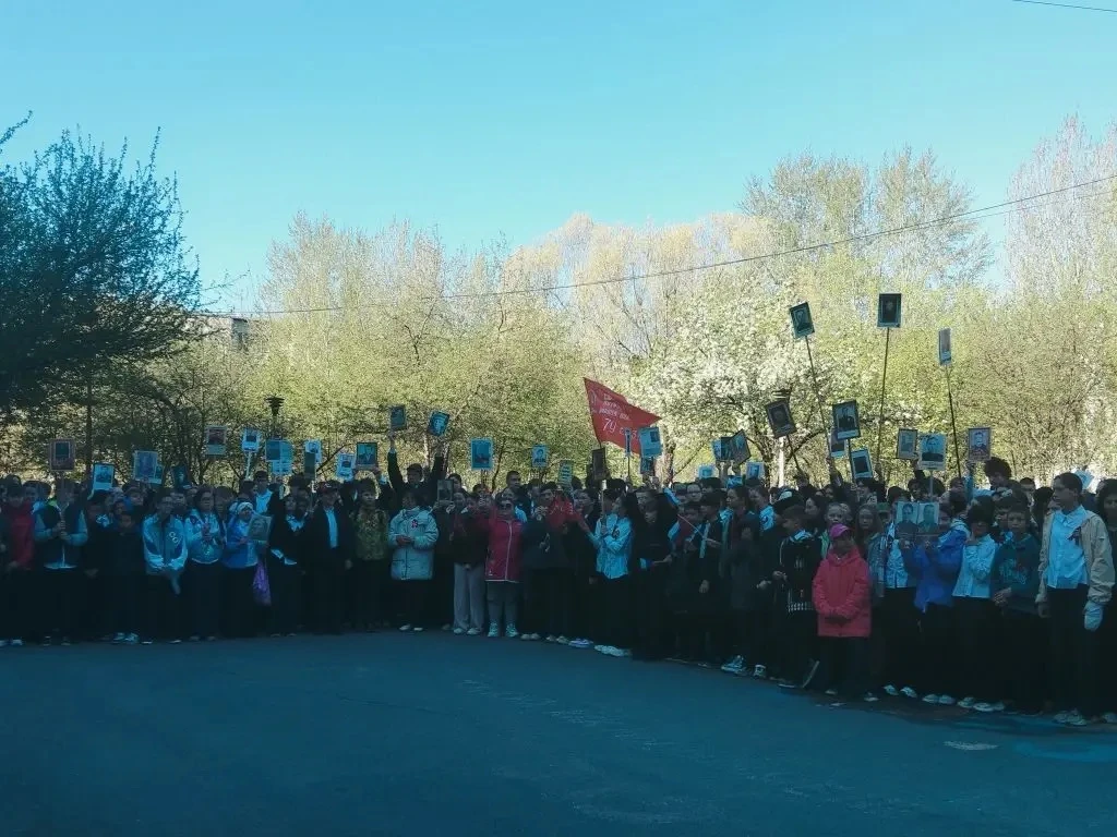 Связь поколений: «Бессмертный полк» в стенах школы №68 🇷🇺    Май — месяц великой памяти, гордости и 