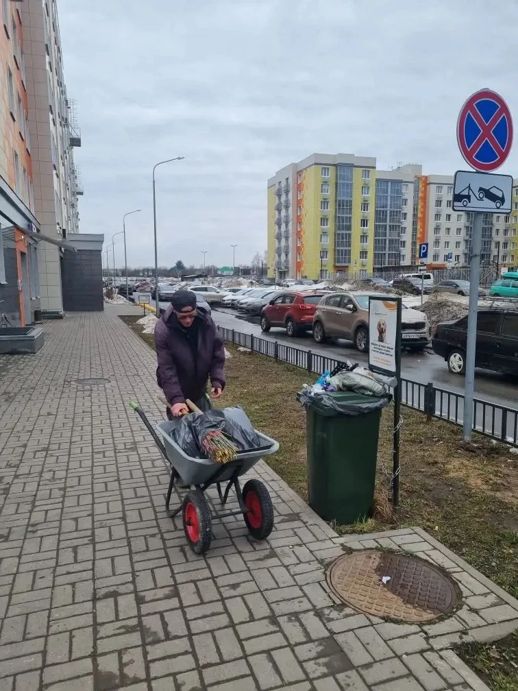 🌿 В рамках работ по благоустройству придомовой территории проводятся мероприятия по пр...