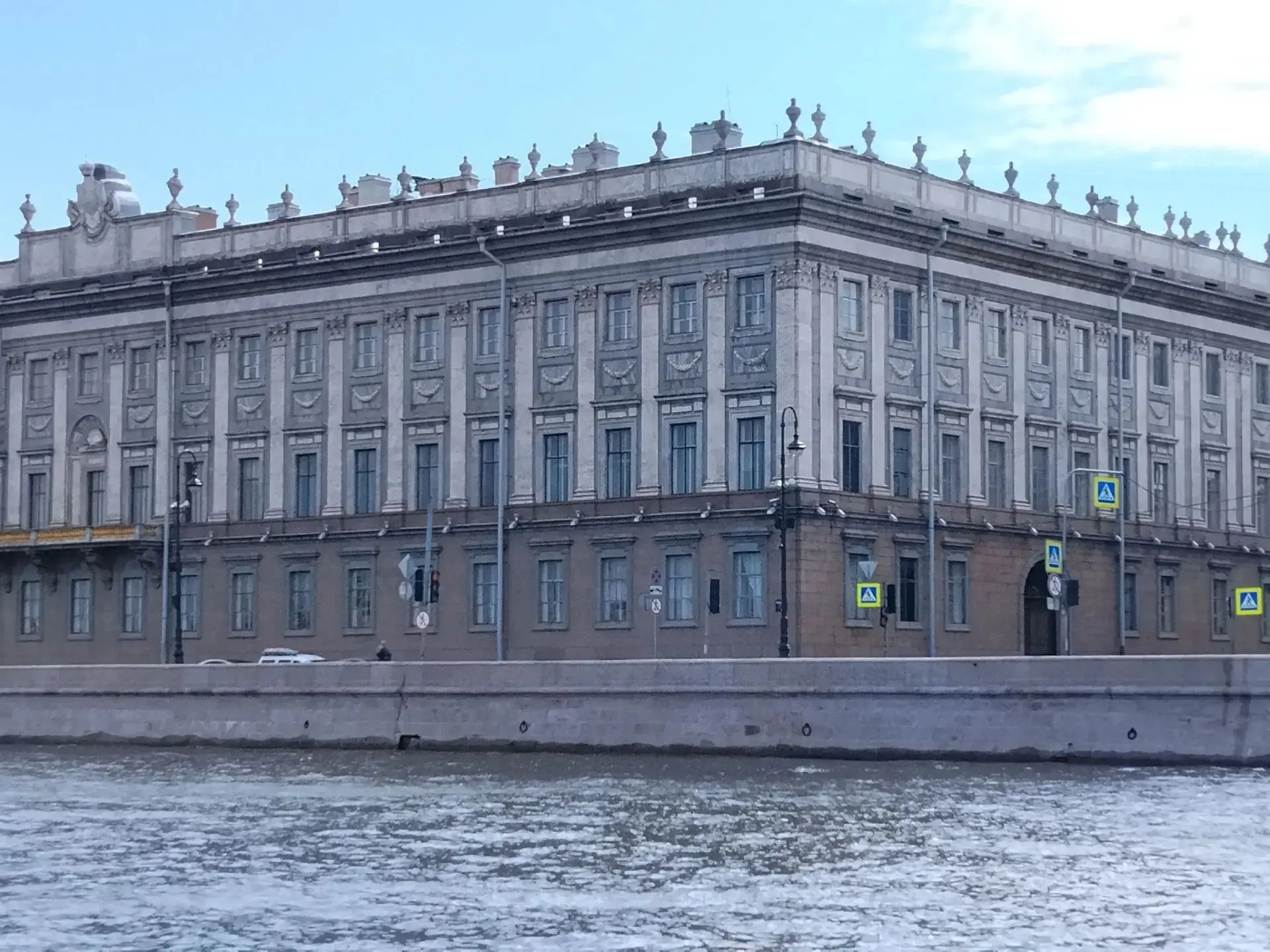 #АКТИВНЫЕ_КАНИКУЛЫ Санкт‑Петербург — город, который будто написан акварелью по мокрому:...