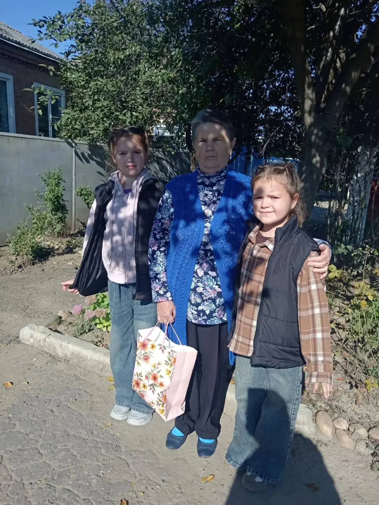 Сегодня, в День учителя, ученики и родители 2 «Б» класса навестили Бессонову Тамару Ник...