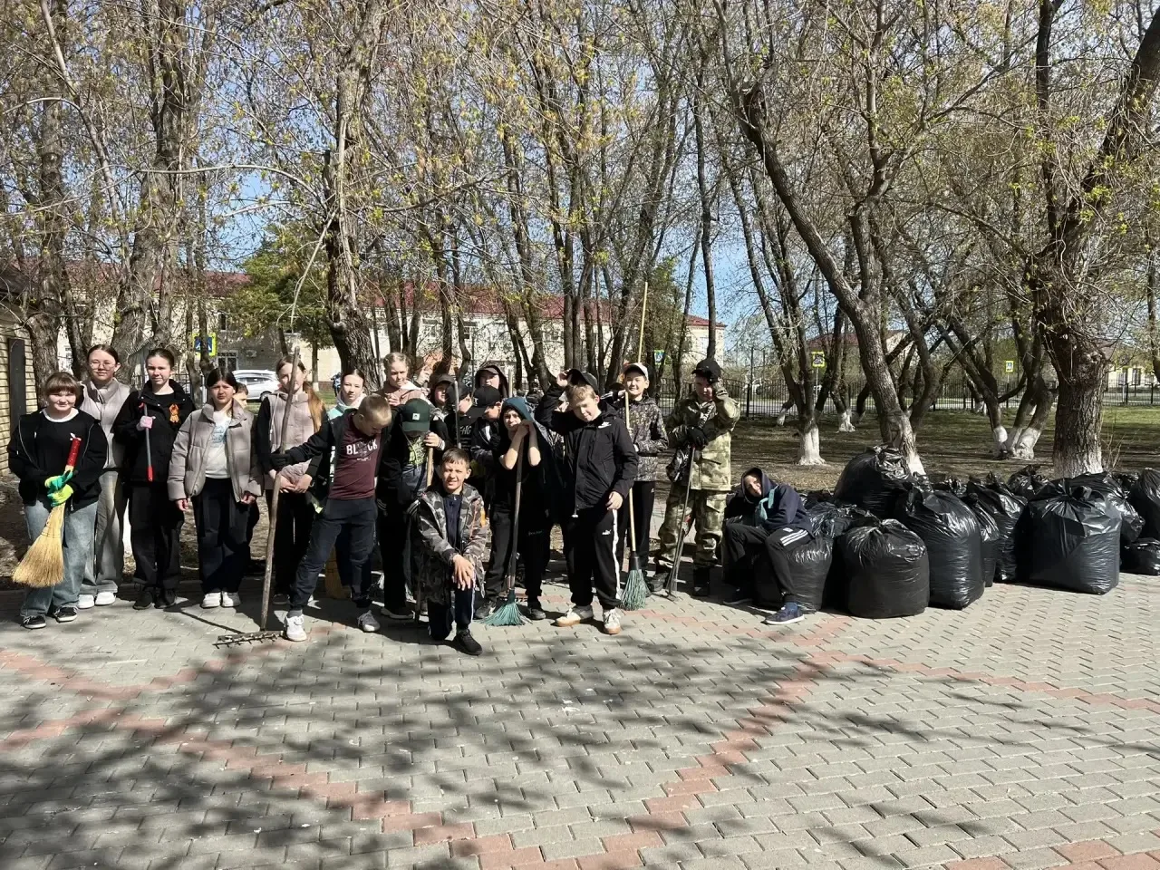 🌳🪾Субботник в Бердюжской школе: вместе за чистоту!  30 апреля 2026 года ученики 5–11-х классов вмест