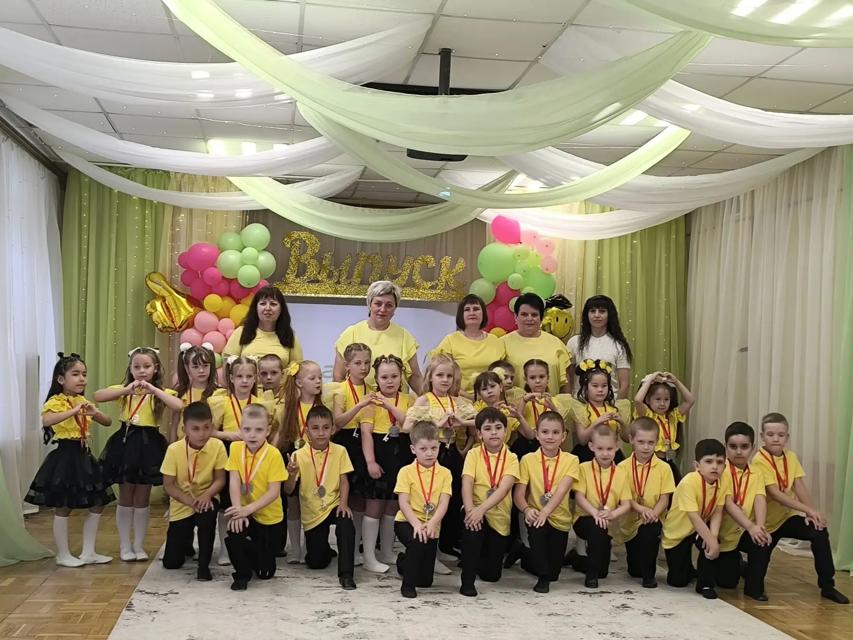 🎉 Сегодня мы выпускали наших любимых ребят группу "Кораблик" и "Пчелка" в школьную жизнь.