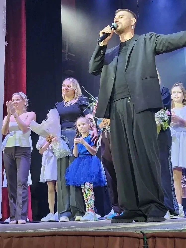 На сцене летнего отчётного концерта детского центра «Радуга» зажглись новые звёздочки! ...