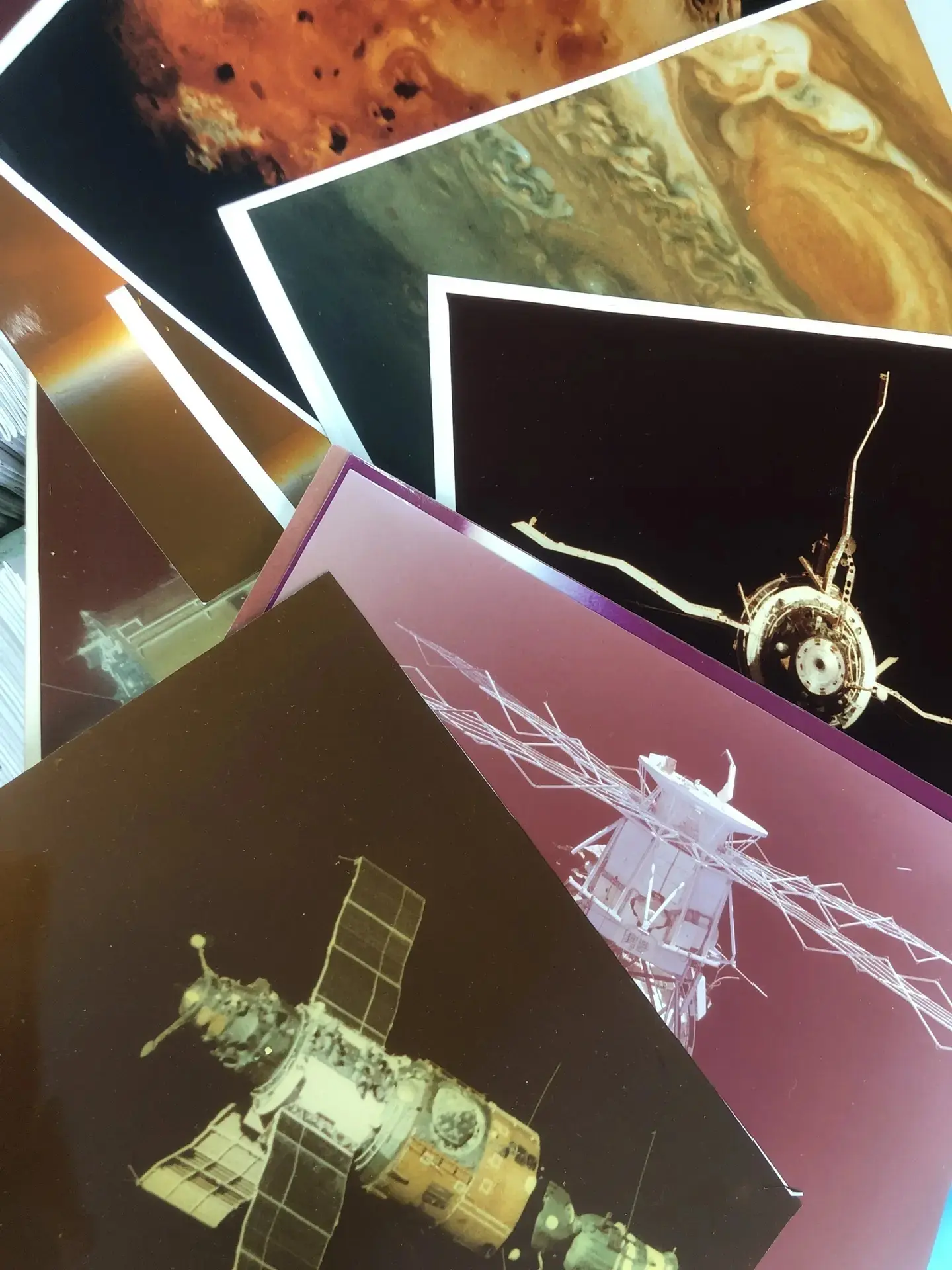 Школьные новости  🚀Неделя космоса в школьной библиотеке!  Знаете, чтобы полететь к далёким мирам, ин