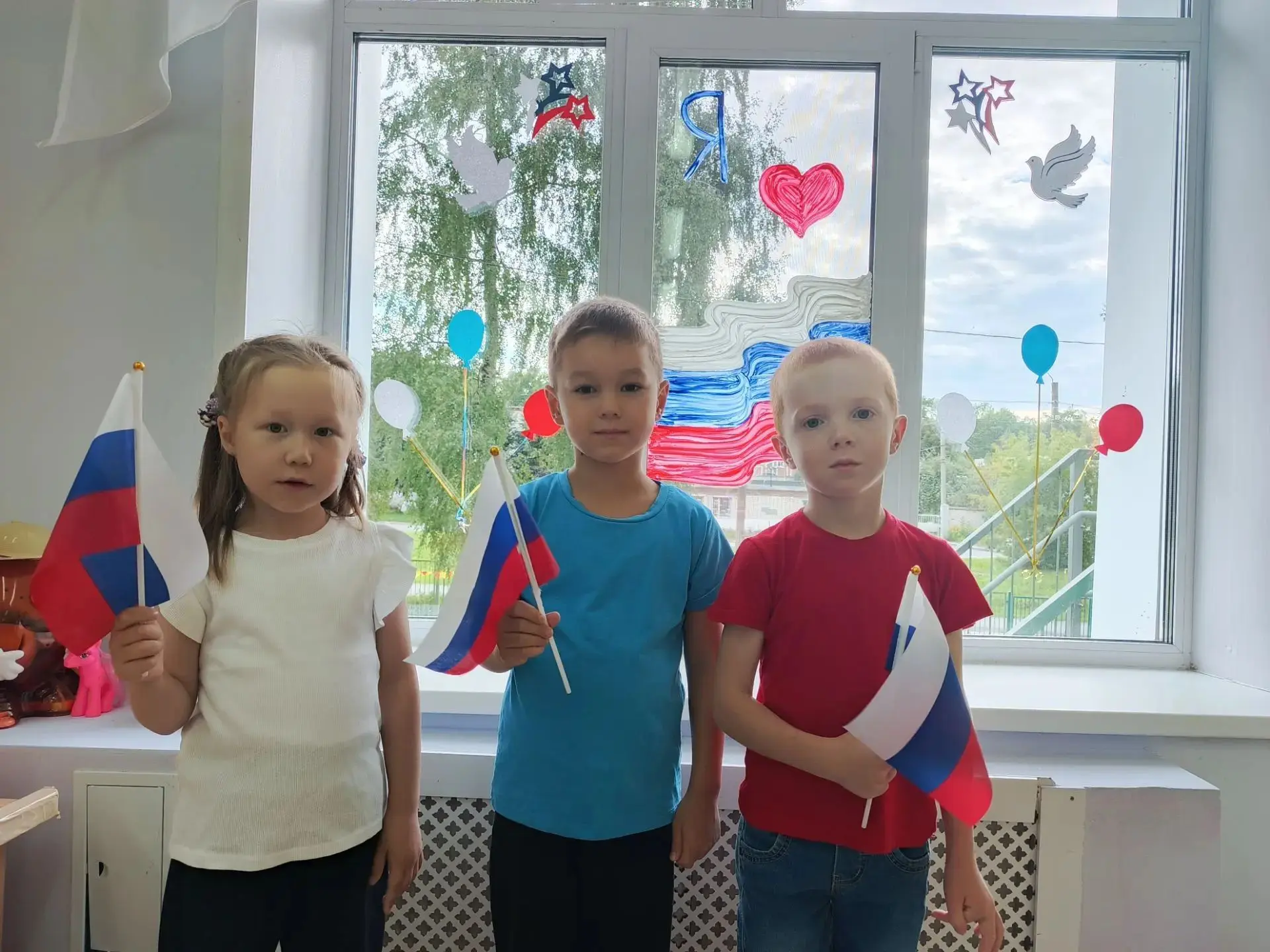 В День Государственного флага Российской Федерации наша большая дружная семья — воспита...