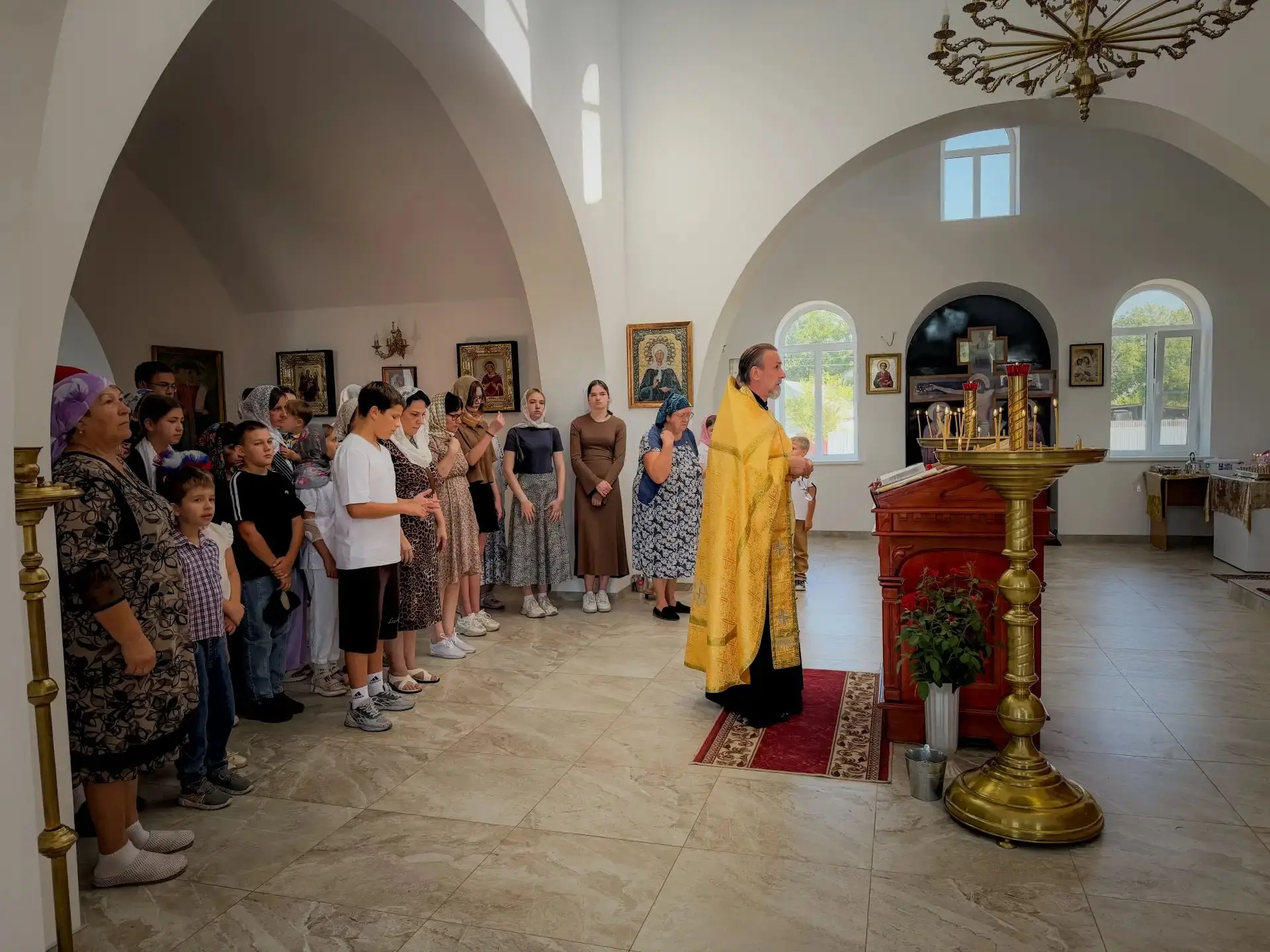 В храме Петра и Павла ст. Новоплатнировской прошёл молебен на начало учебы