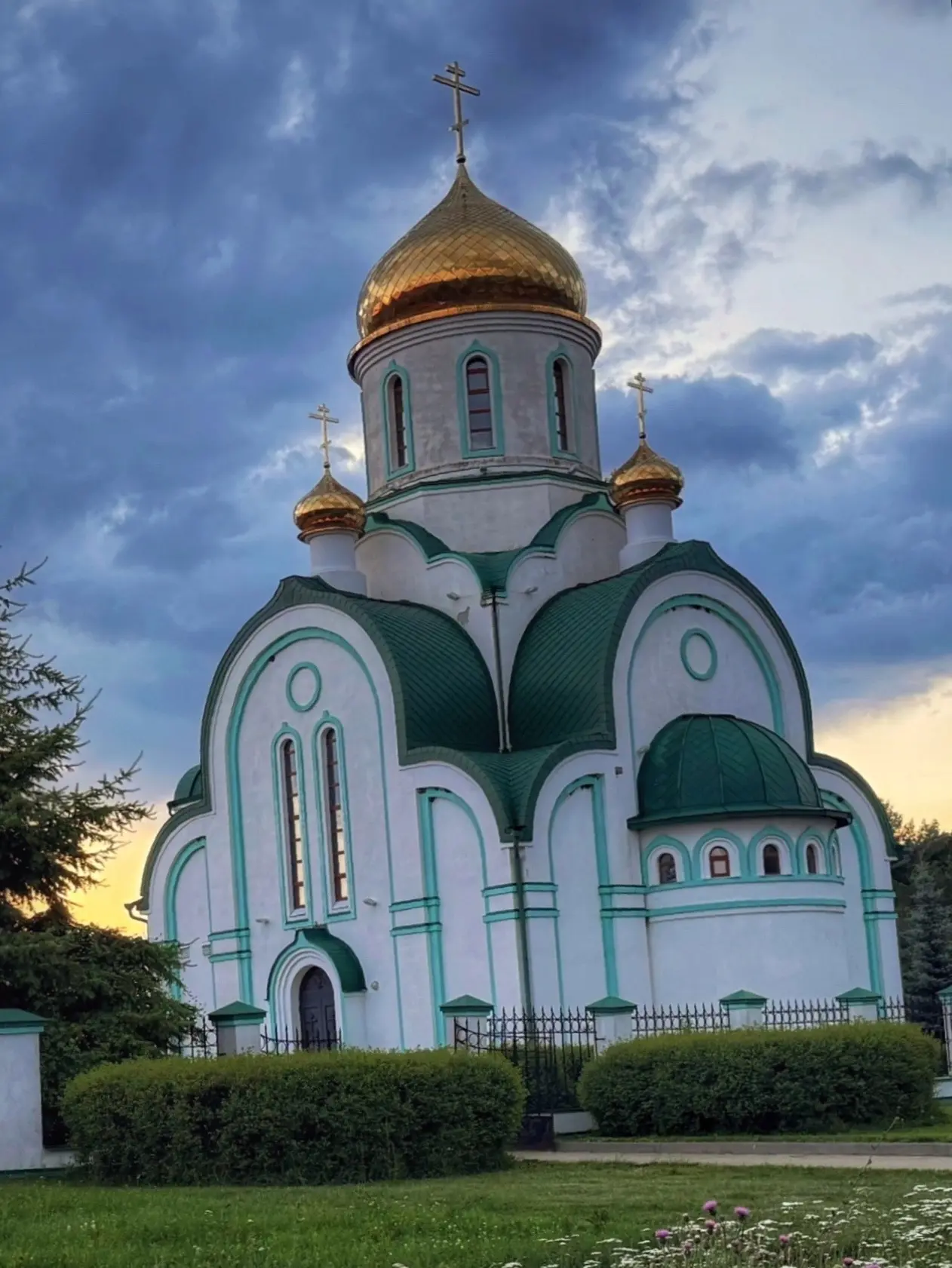 Свято-Троицкий храм в селе Мансурово.

📍Мансурово, Советский район, Курская область.