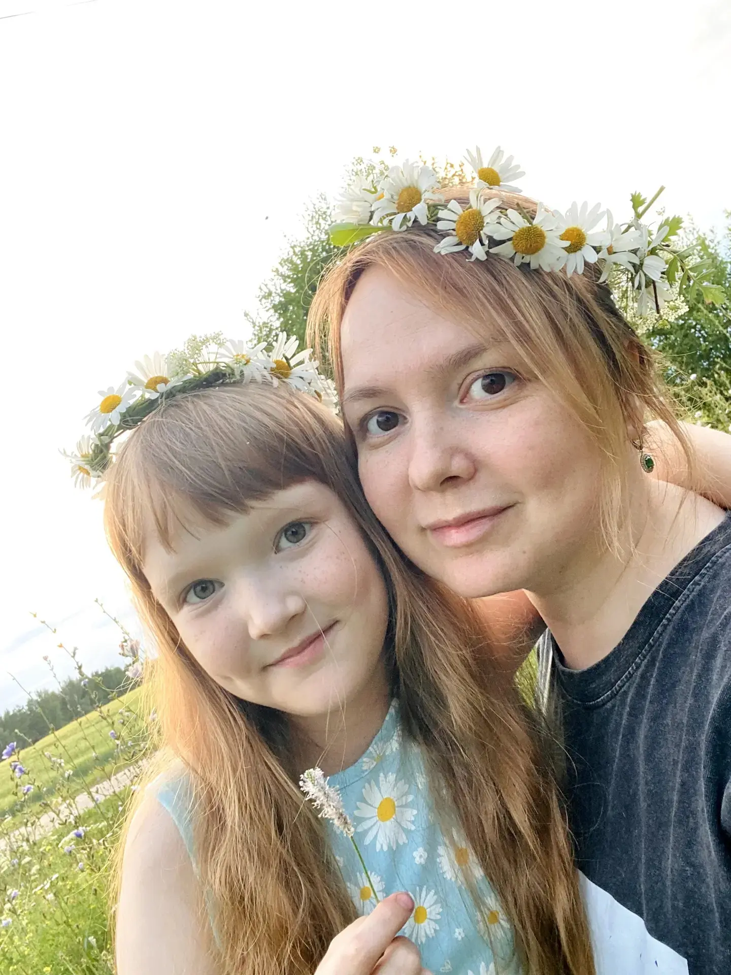 Ромашковое счастье 🌼

Лето — это время лёгкости, солнца и самых нежных моментов. В прошедшие выходн