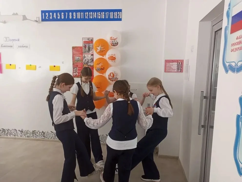 В рамках предметной недели в начальной школе в 4 «Б» классе провели увлекательную Квест-игру под наз