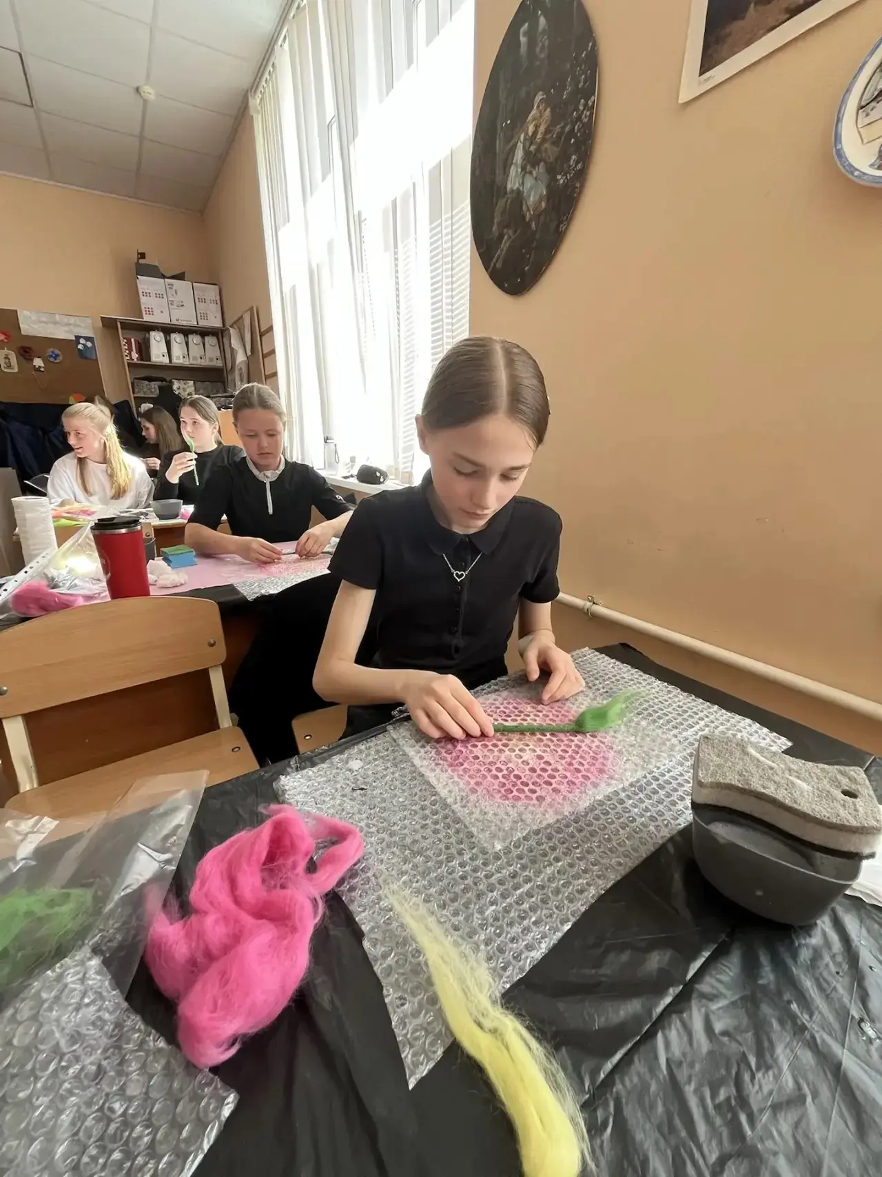 В школе 13.05.26 учитель биологии Проценко И.Г. провела мастер-класс для девочек 6-ых классов по тем