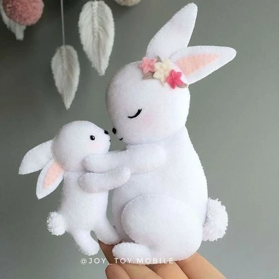 Нежные зайчики🐰 из фетра. Идеи для вдохновения и повторения + выкройка для пошива.