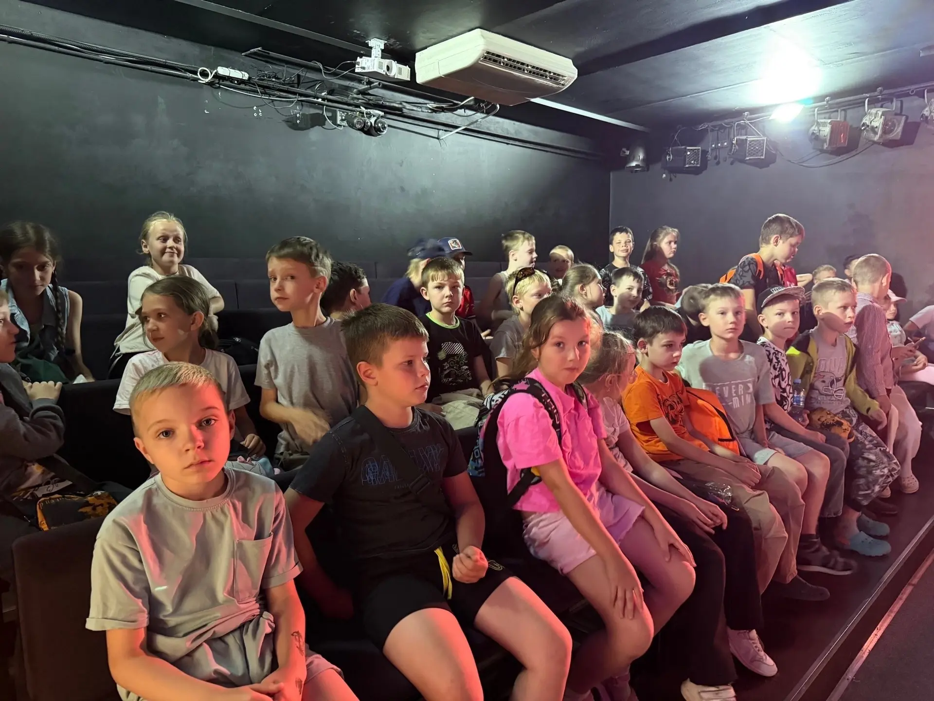🎭24 июня воспитанники лагеря посетили Пензенский областной театр кукол «Кукольный дом». Они посмотр
