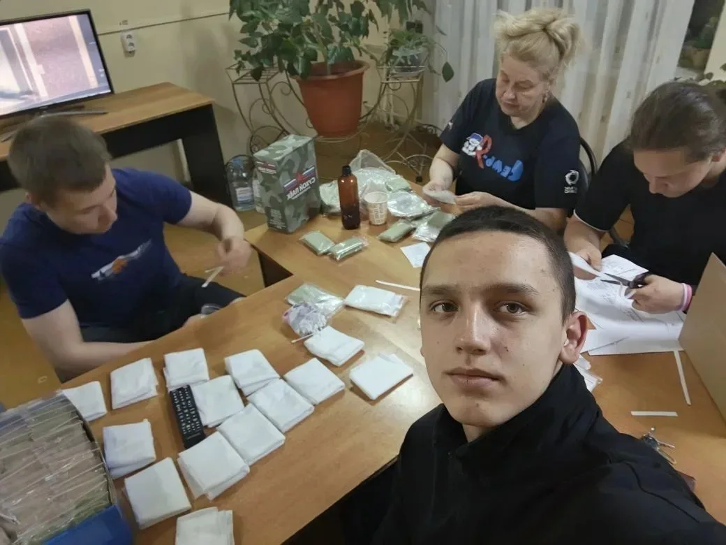 В ТЫЛУ

Как студенты общежития делают сухой душ для наших бойцов

В общежитии Машиностроительного ко