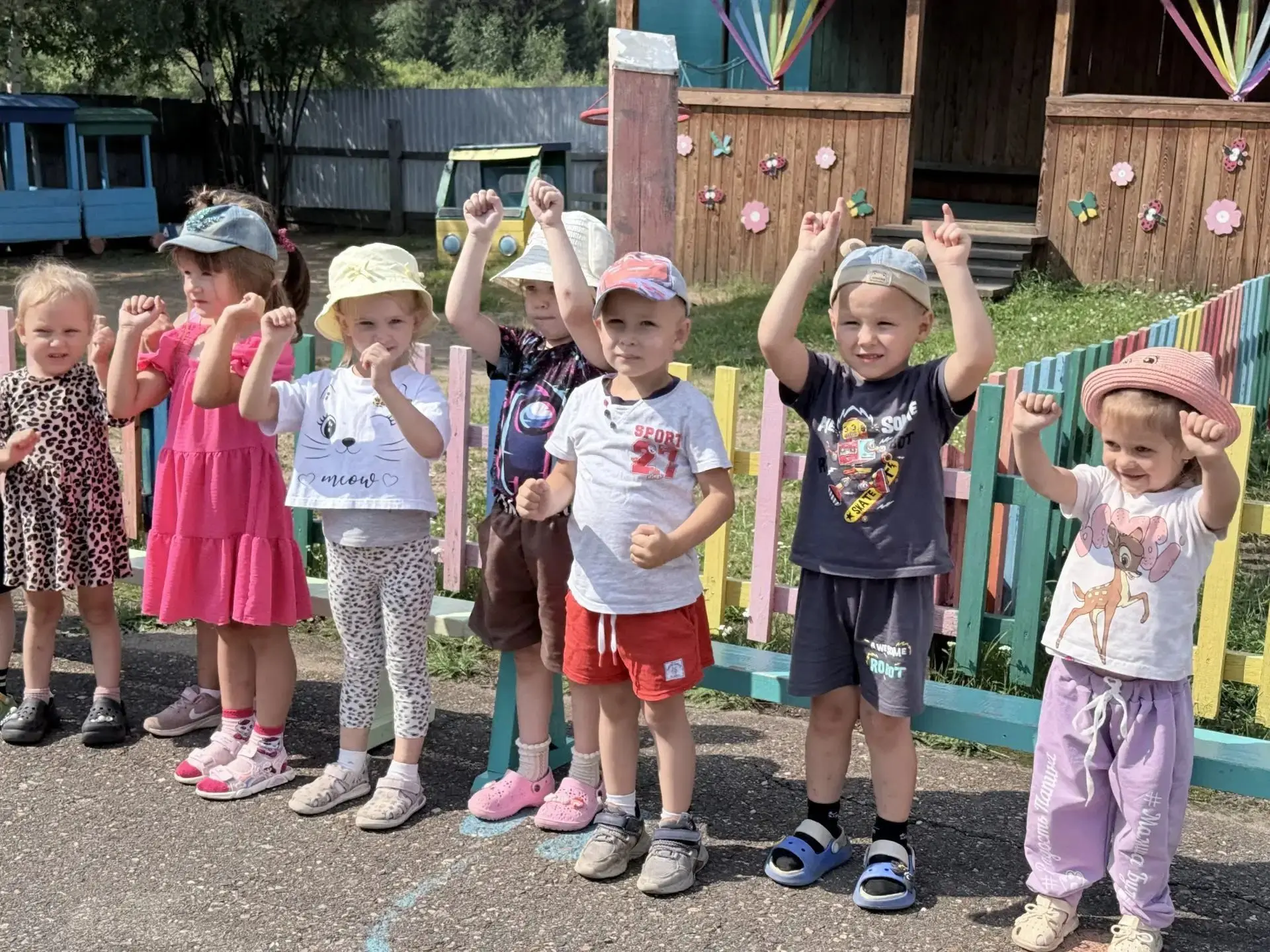 Летняя сказка в детском саду ☀️🤗

В детском саду № 9 «Лесовичок» прошёл яркий летний праздник. 🎉

