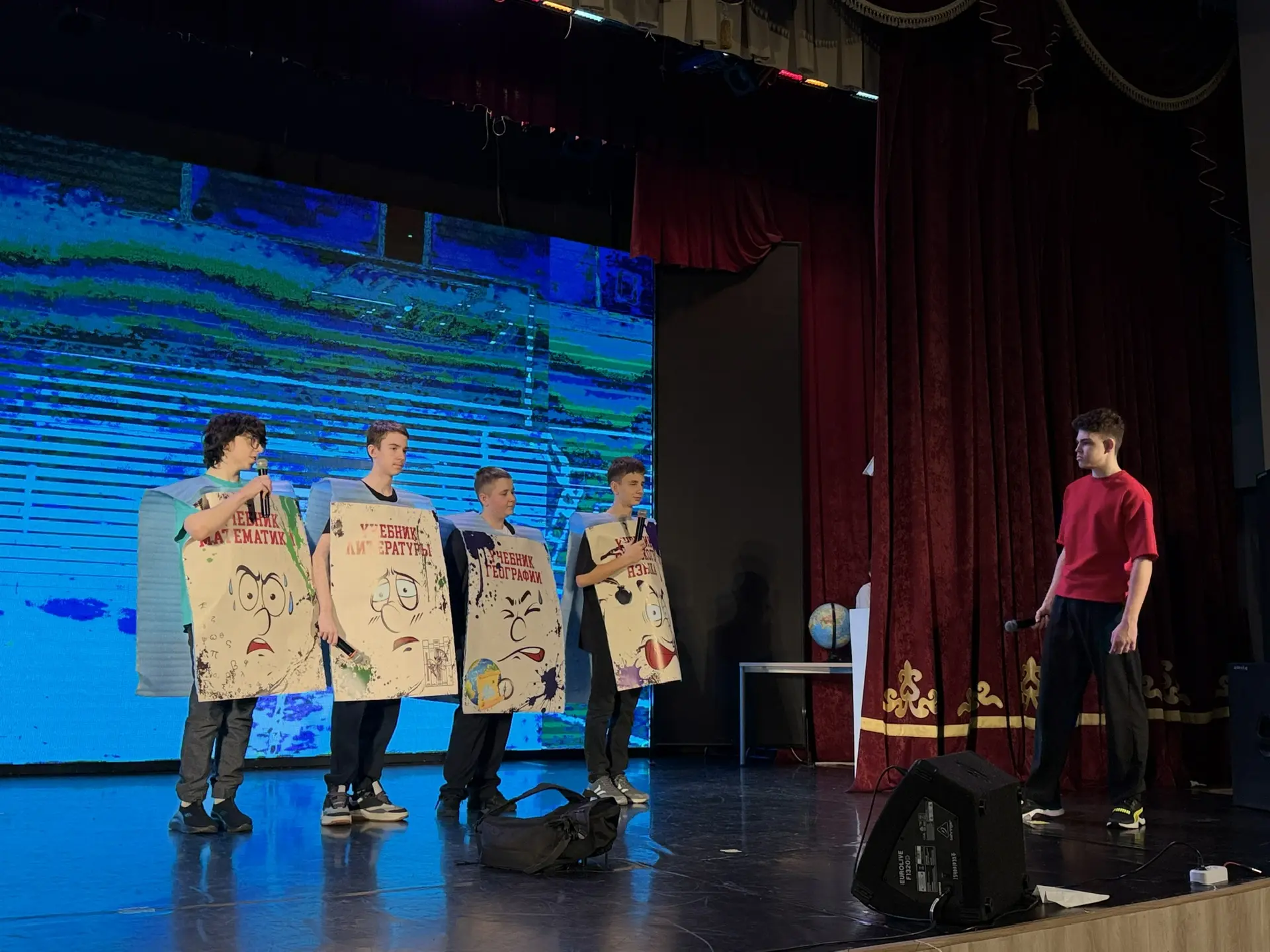 🎭В рамках недели математики 19 марта в нашей школе состоялась премьера спектакля «В стране невыученн