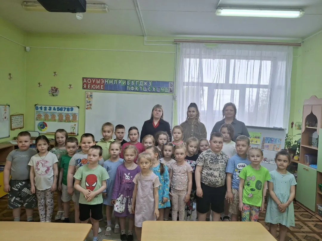 В целях снижения риска травмирования детей и подростков в зоне движения поездов во время летних кани