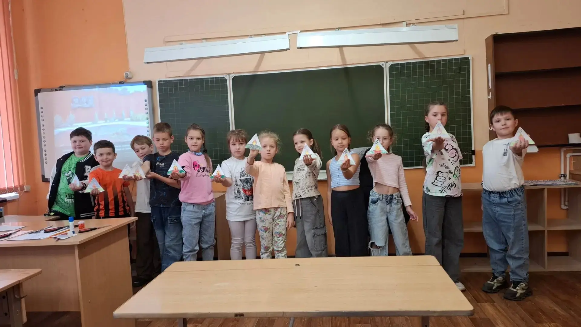 22 июня — "День памяти и скорби"

Сегодня в школьном лагере мы вспоминали одну из самых трагических 