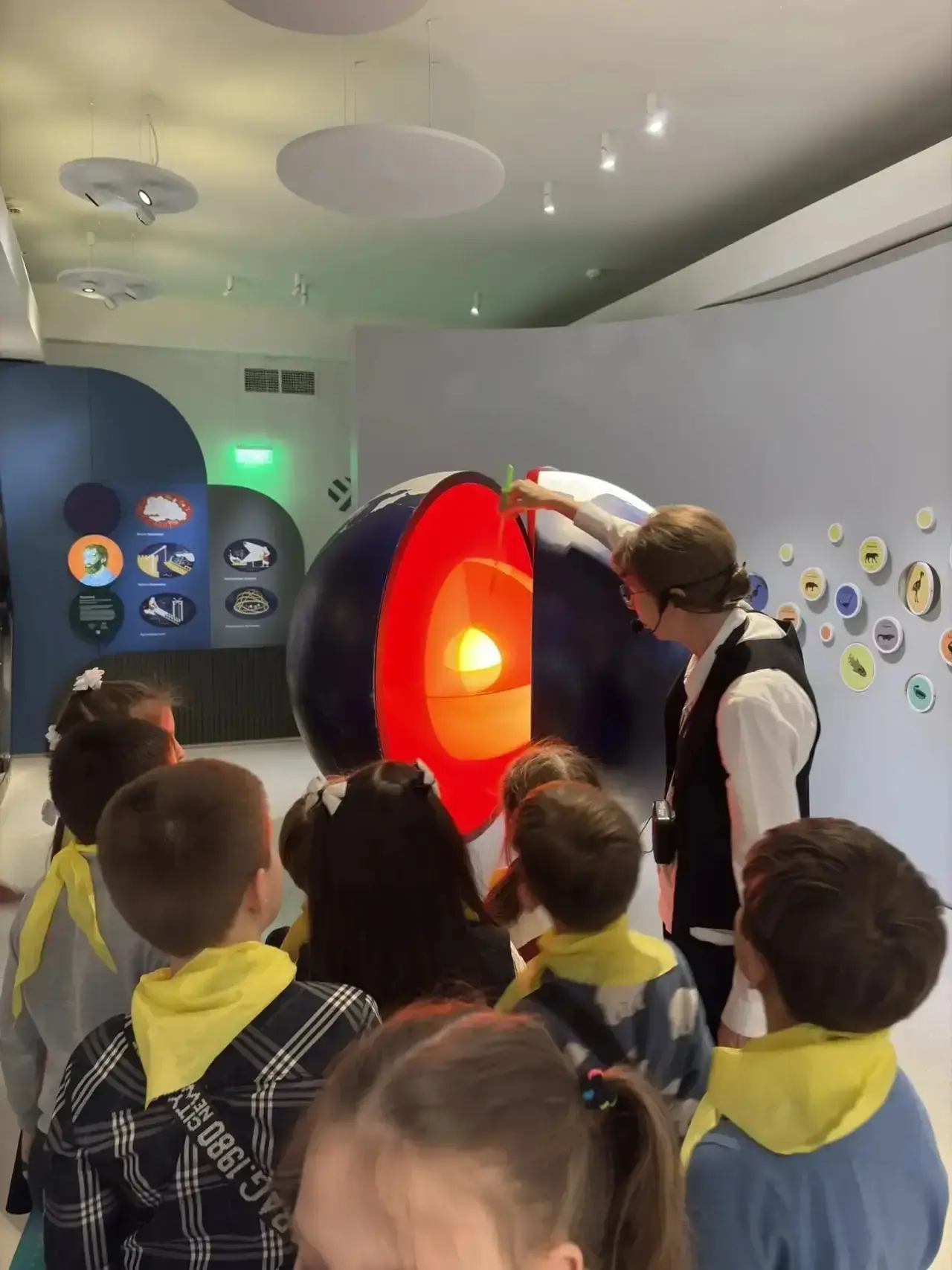 🚀 2 «Б» класс побывал в Московском планетарии!  👩‍🏫 Подробностями с нами поделилась классный руковод