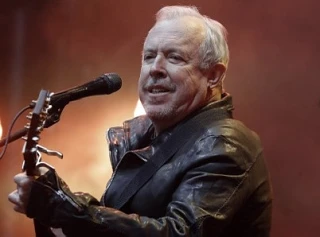Андрей Макаревич* станет отцом в пятый раз 

Жена 72-летнего музыканта, которая моложе его на 30 лет