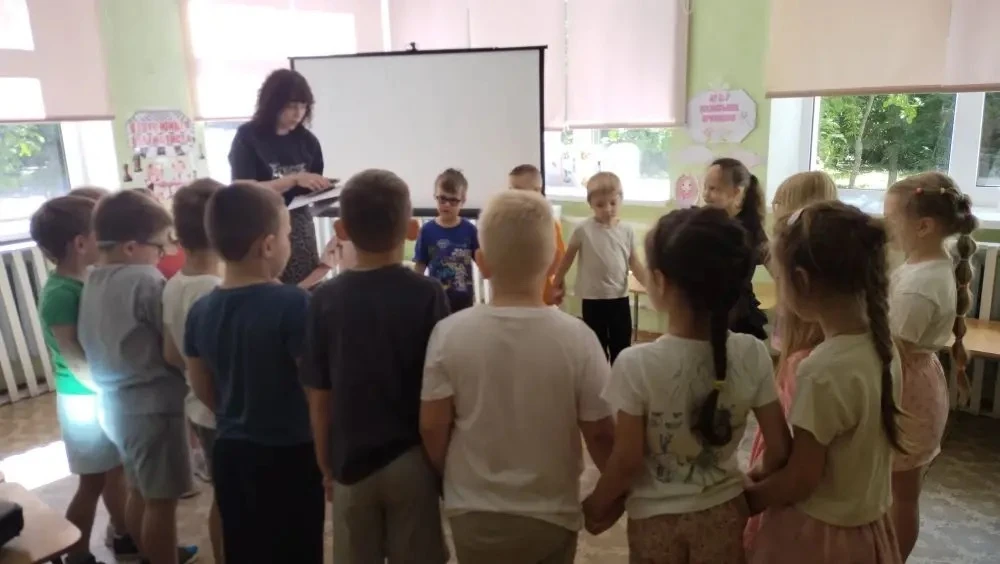 📚Сегодня в группе "Машенька" сотрудниками библиотеки им. И.В.Крылова был проведен литературный час 
