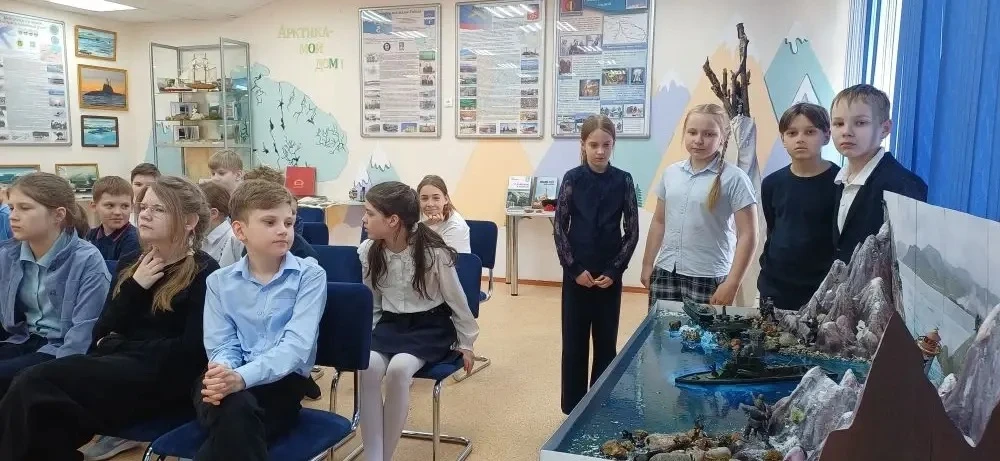 Сегодня 4д класс отправился в путешествие в школьный музей. Каждый экспонат здесь — не просто вещь, 