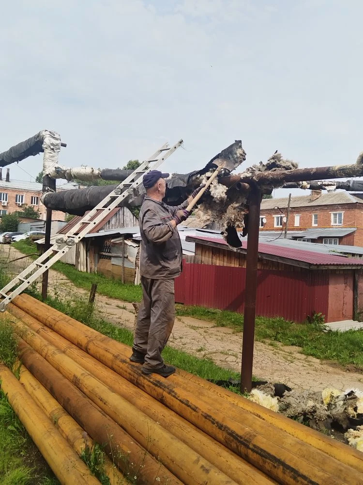 Продолжаются работы по замене теплотрассы на новую возле детского сада «Солнышко».