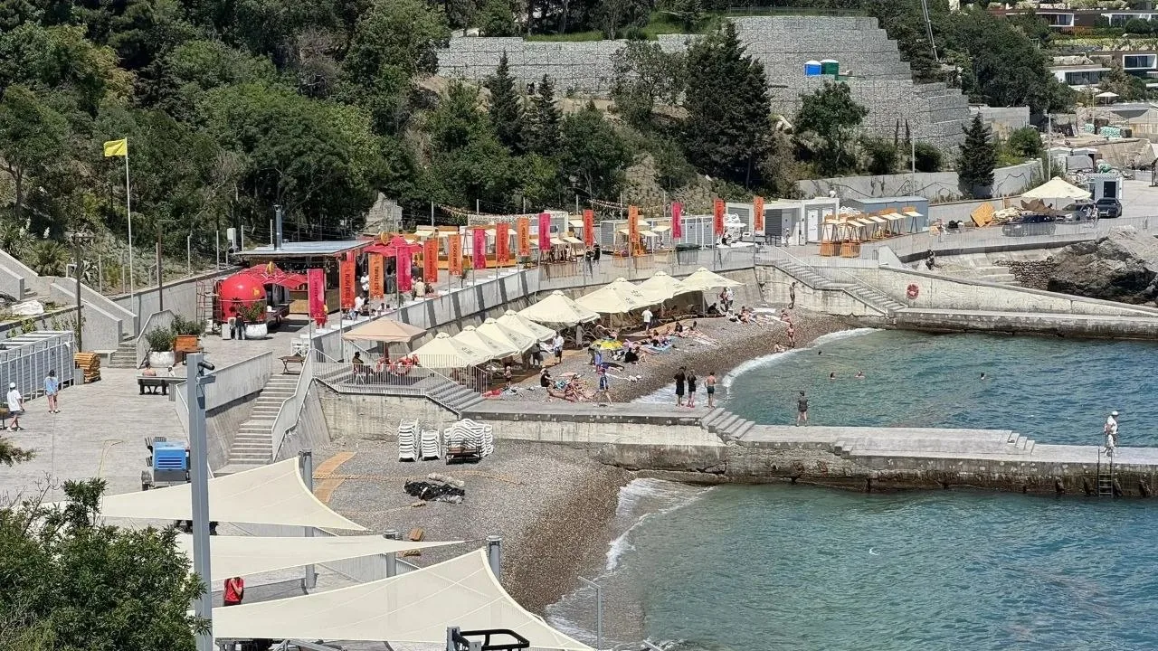 Воронцовские купальни (Городской пляж). Алупка

🏖 В нижней части Воронцовского парка - очень красив