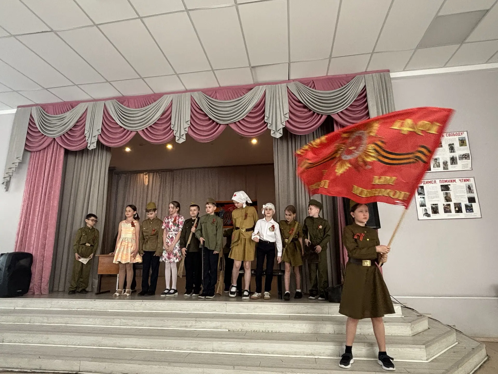 🎭 Наши маленькие герои слышат «Эхо войны» Это нужно было видеть! 4 и 5 мая в МОУ СОШ 18 имени Подоль