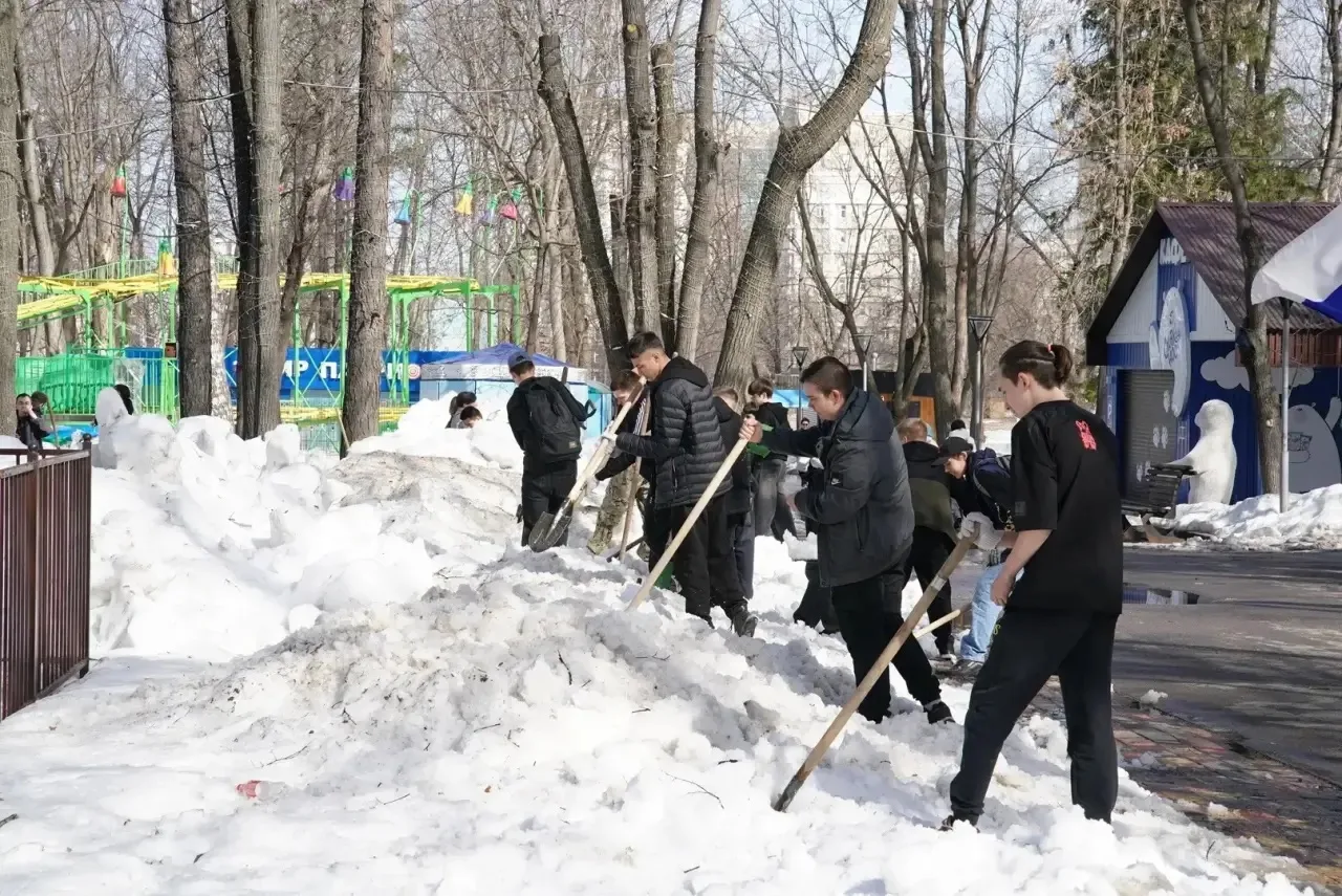 Навести порядок в городах и селах республики, избавиться от зимней грязи мы должны уже в самое ближа