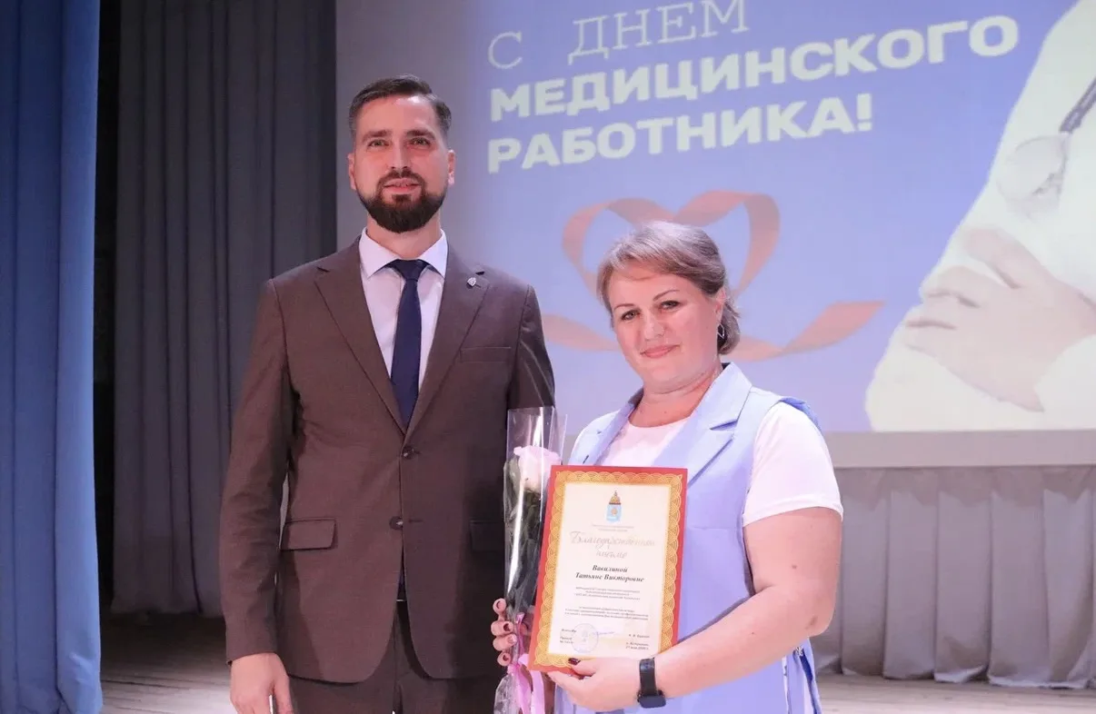 В преддверии Дня медицинского работника в районном центре культуры с. Енотаевка состоялся торжествен