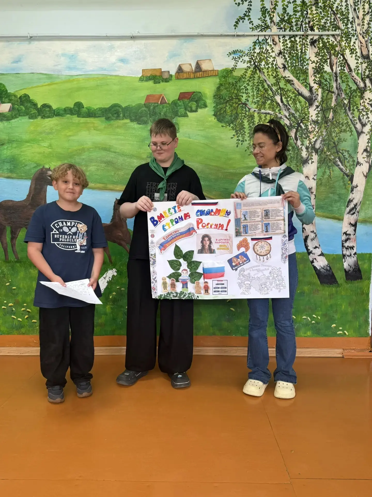 В игровом формате сегодня в лагере мы делали интерактивные плакаты, посвящённые Году единства народо