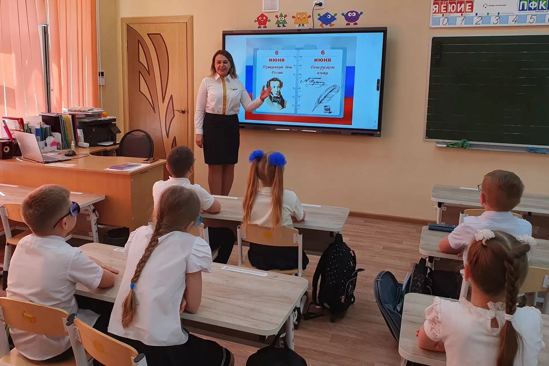 ИНТЕЛЛЕКТУАЛЬНАЯ ИГРА «ТАЙНЫ ЛУКОМОРЬЯ: ПУТЕШЕСТВИЕ В МИР А.С. ПУШКИНА» 🌳🐈‍⬛ 

6 ИЮНЯ - ДЕНЬ РУССК