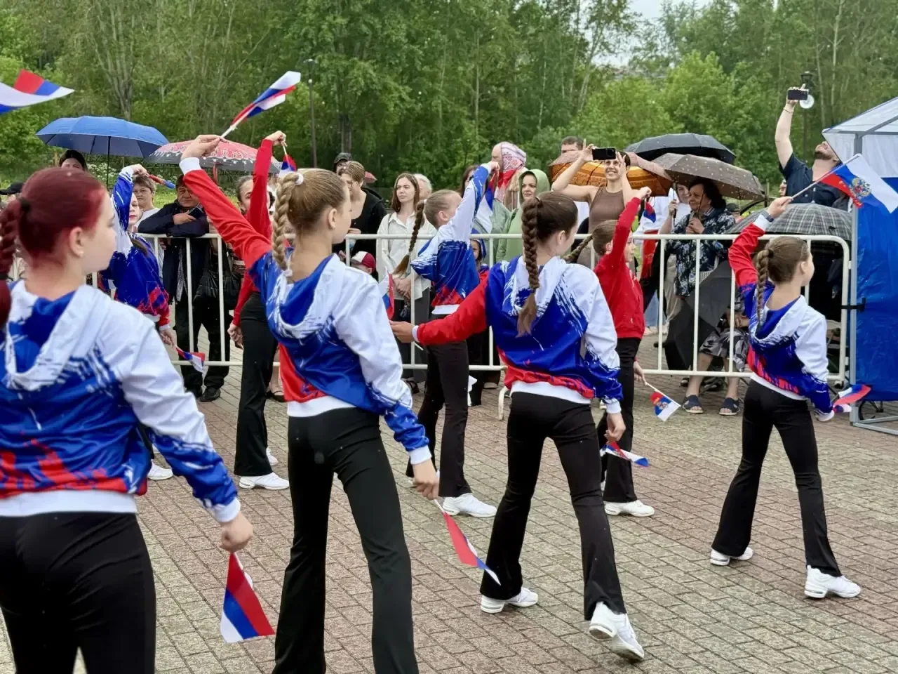 В центральном парке города с размахом отметили День России: праздник объединил горожан.

12 июня в ц