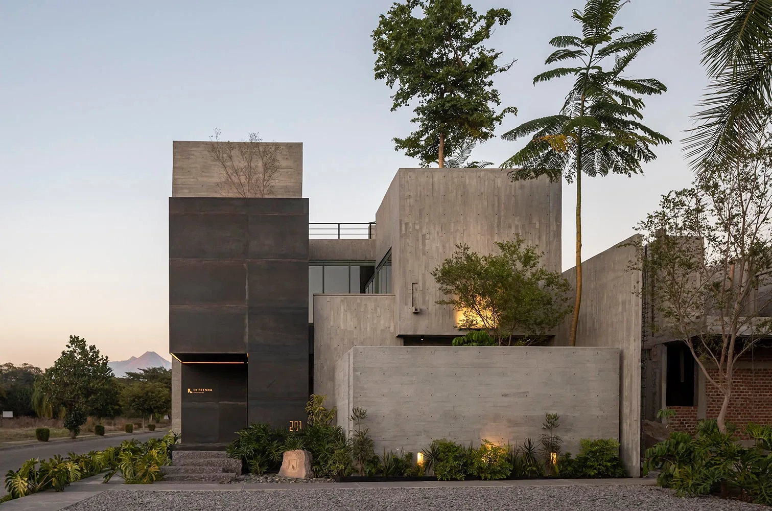 Функциональный офис и источник вдохновения - Di Frenna Arquitectos построили в Мексике собственную с