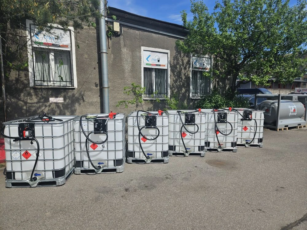 На этом фото ИИ только в слове усталИИ в +33°С выставлять для фото... )
