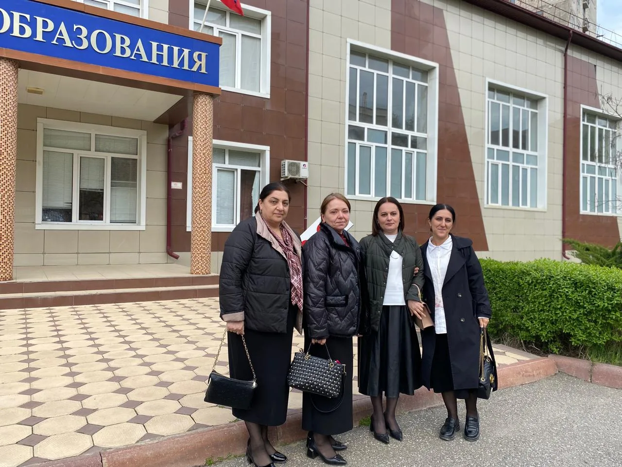 Зам.зав. по ВМР - Абаядаева Патимат Юсуповна и педагог-психолог Закаригаева Рукият Юсуп...