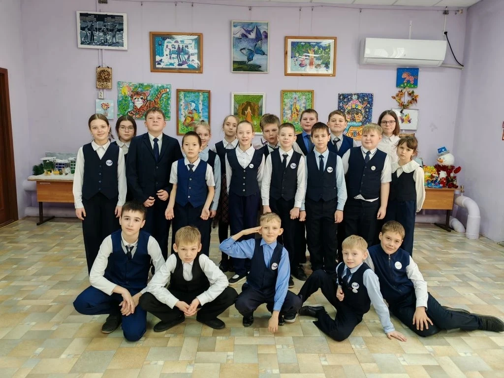 🎉 ТВОРЧЕСТВО НА ВЫСТАВКЕ ПРИКЛАДНОГО ИСКУССТВА   ✨ Недавно 4 «Б» класс совершил незабываемое путешес