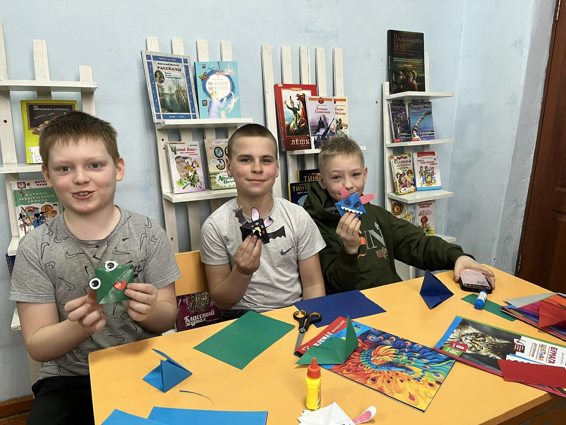 🎨 Как проходят весенние каникулы в нашей библиотеке? Творчески и вдохновляюще! 🖌️