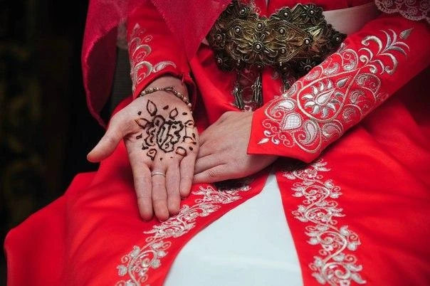 🌹 Мехенди (mehndi, менди) – это искусство росписи тела узорами из хны, появившееся мно...