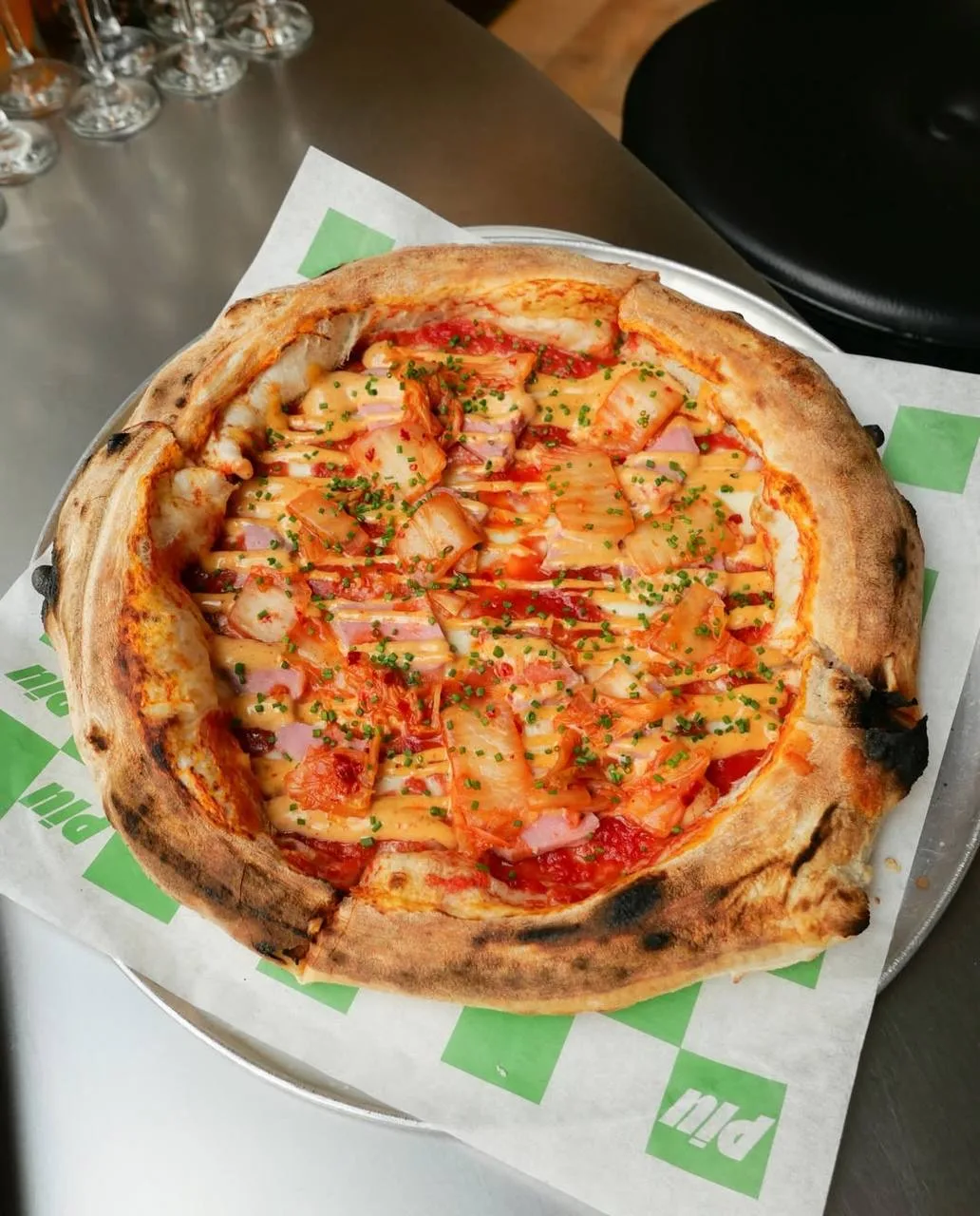 🍕WOW новинка в итальянском бистро Piu Piu — пицца с тунцом и домашней корейской капуст...