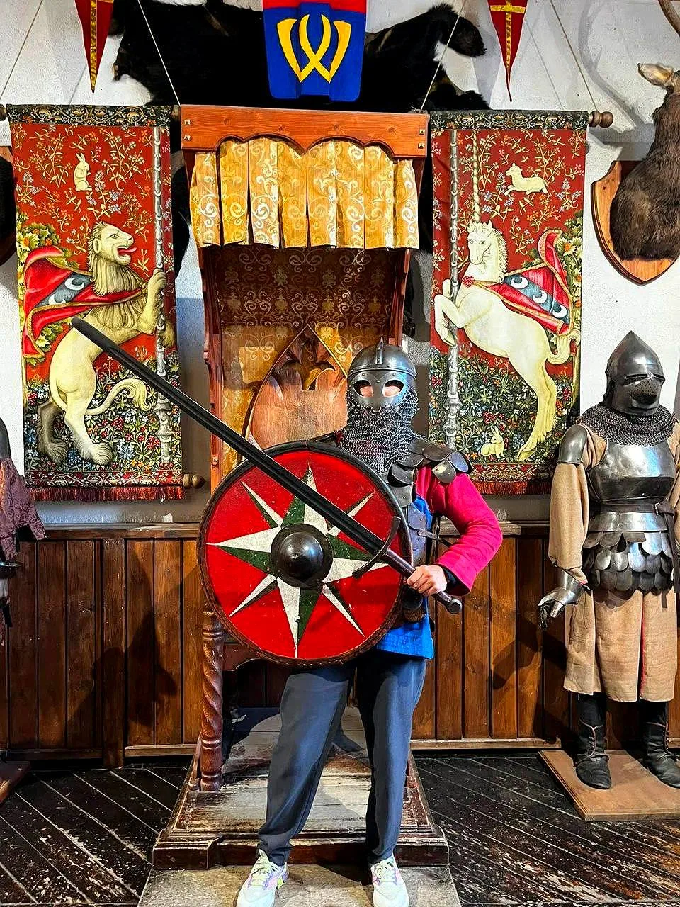 Где примерить настоящие рыцарские доспехи? 🗡