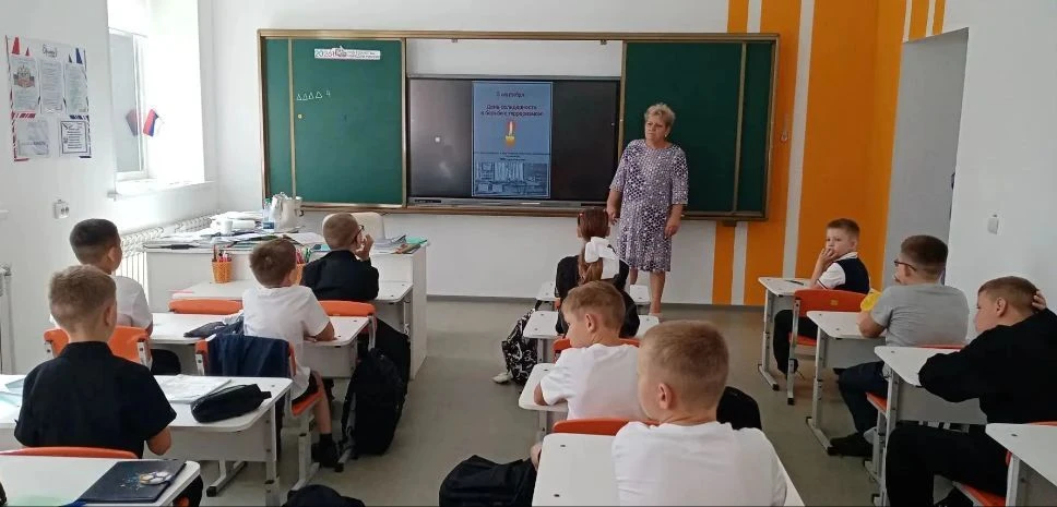 3 сентября в МБОУ "ООШ№12"  прошло мероприятие, посвящённое двум значимым датам: "Дню с...