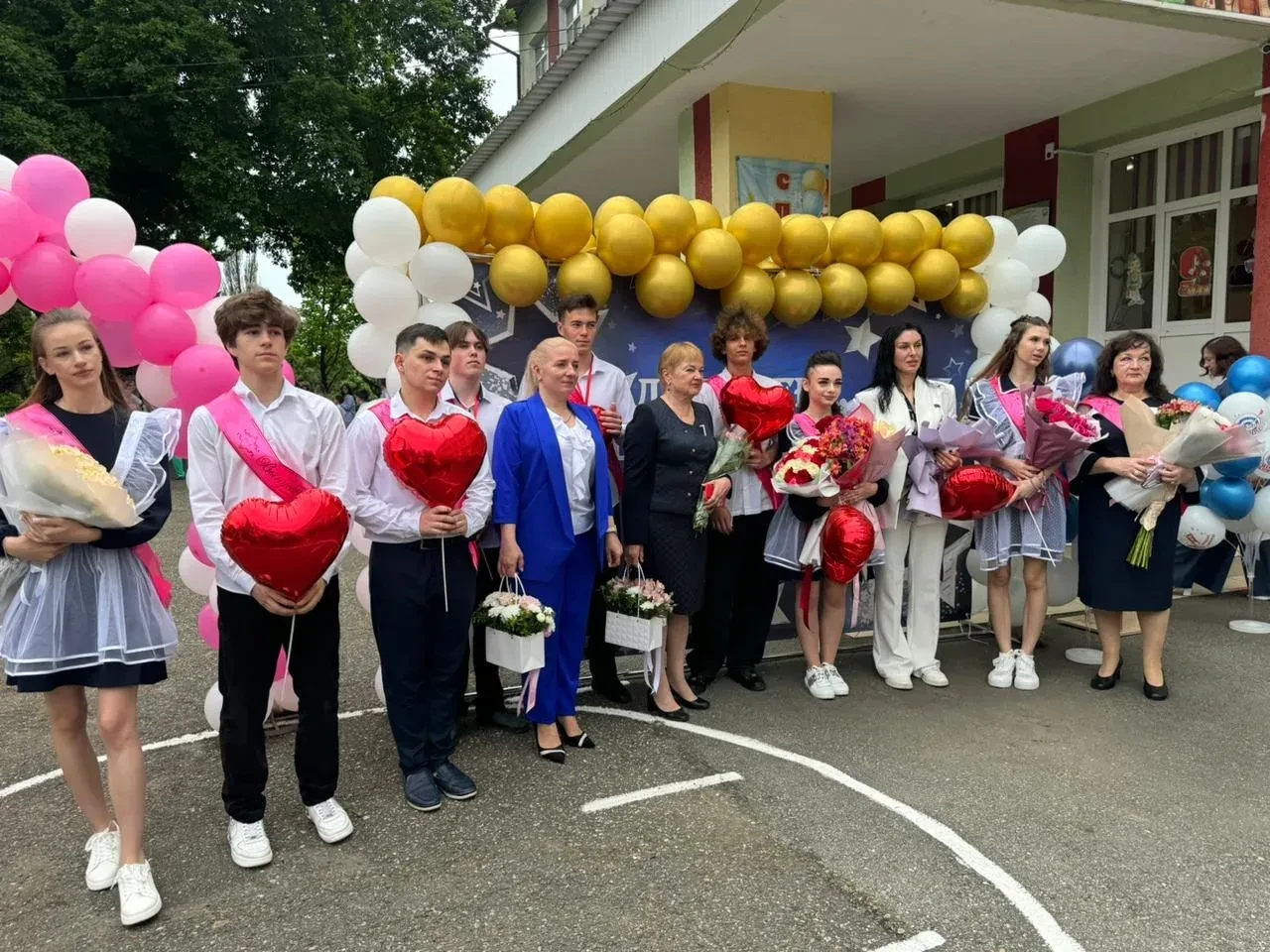 🎓 ПОСЛЕДНИЙ ЗВОНОК
 
🎉 В нашей школе прозвенел последний звонок — один из самых волнующих и запоми