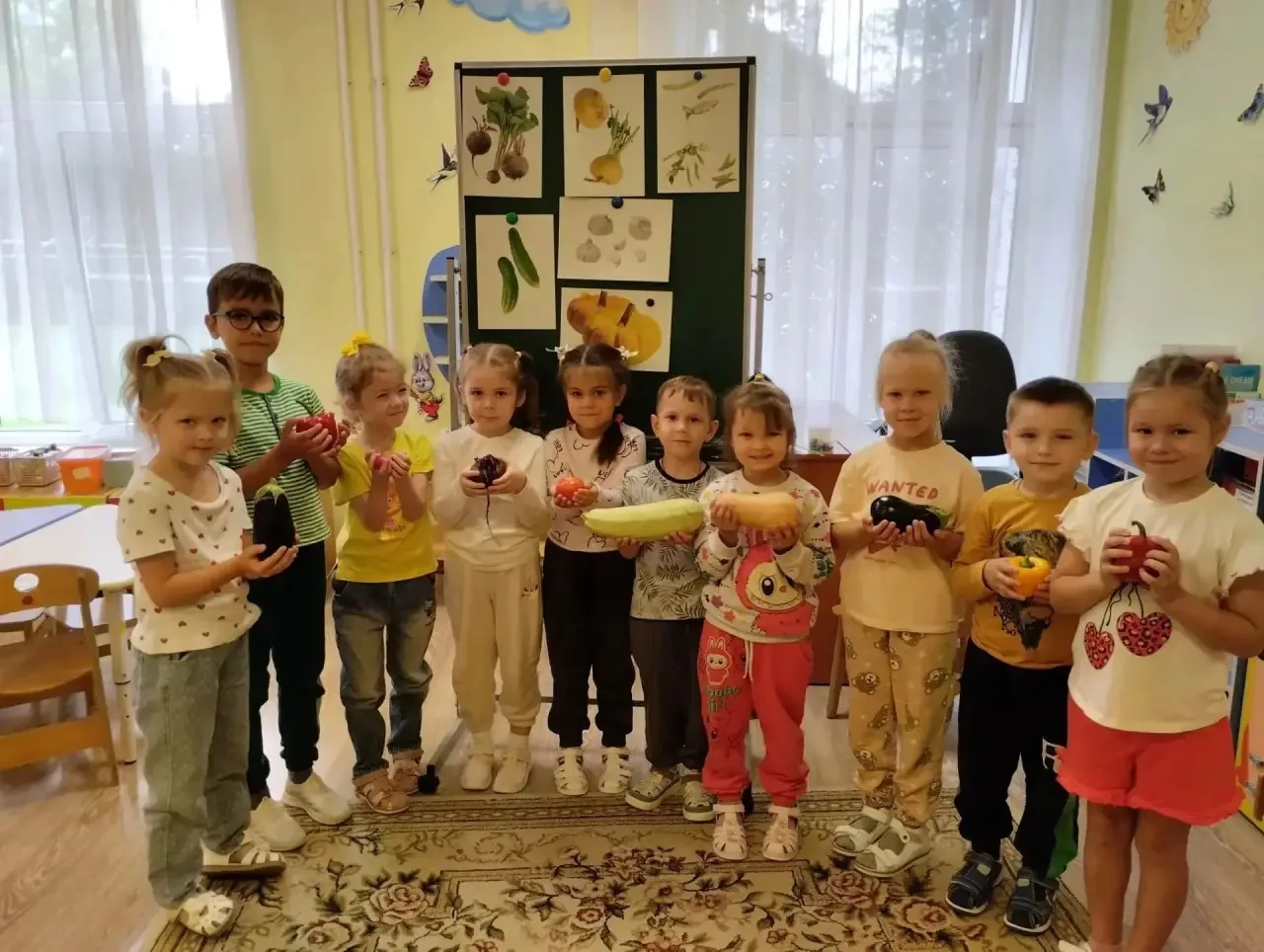 В нашем детском саду в группе "Радуга"(здание 3) прошёл яркий и насыщенный "День овоща"...