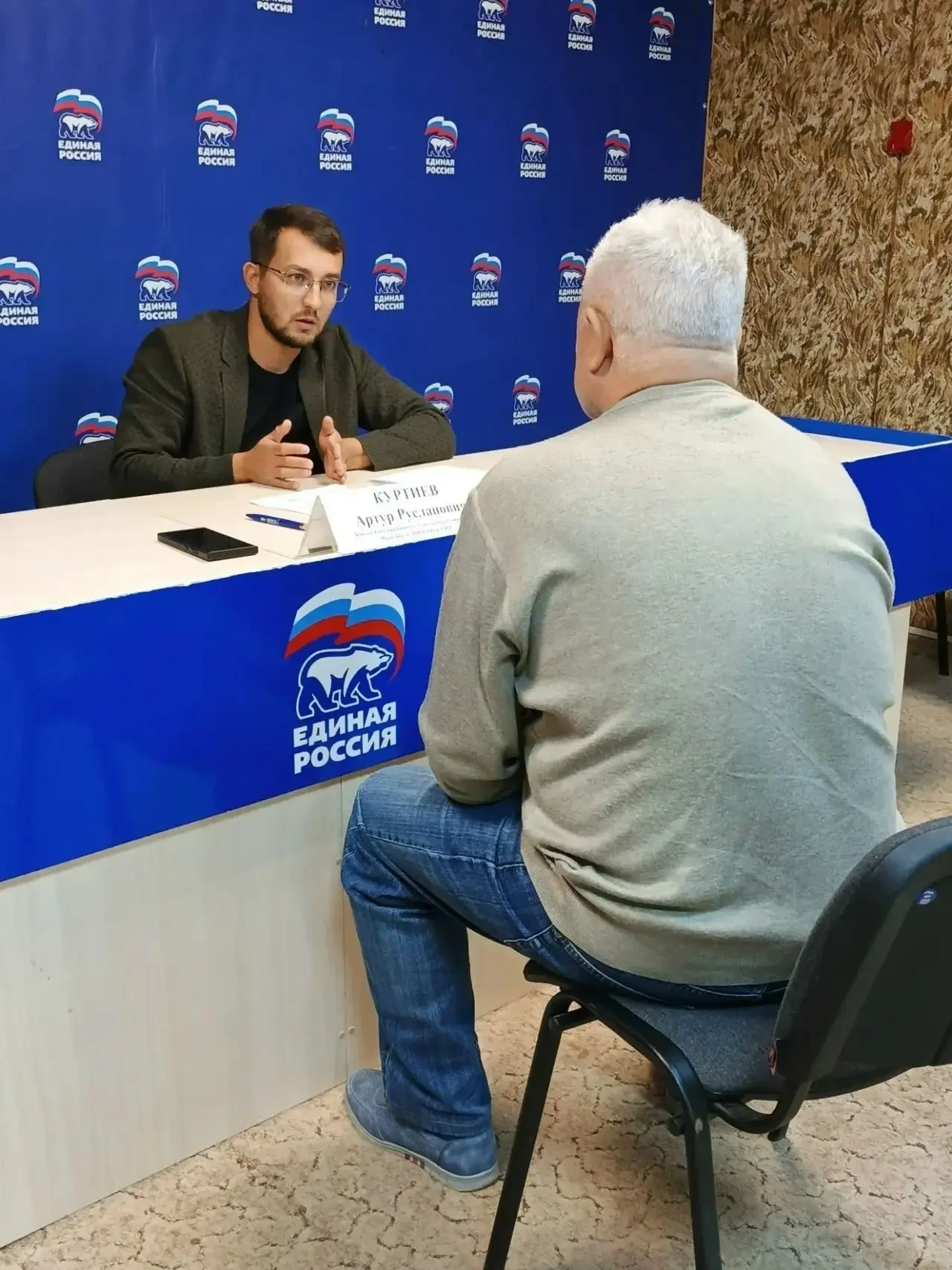 Депутат Госсовета Крыма Артур Куртиев провел прием граждан в Саках. В обсуждении также ...