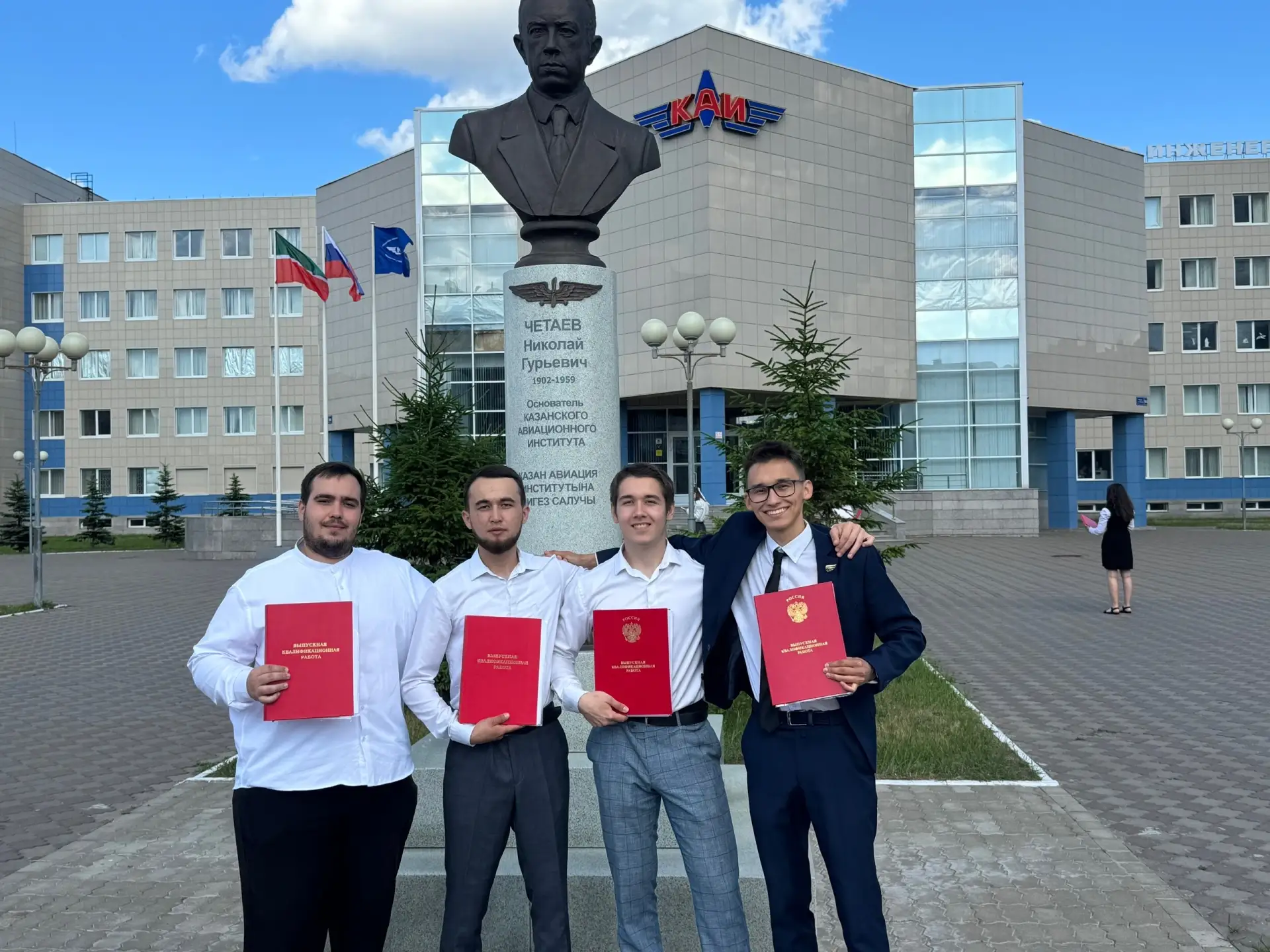 📨 У нас отличные новости! Студенты ФМФ успешно защитили диплом!
