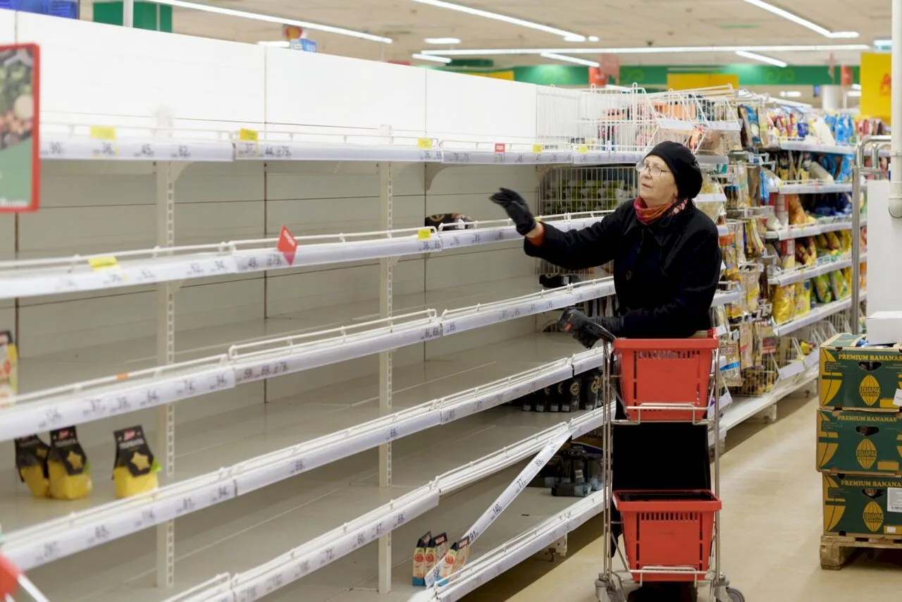 В ПЕТЕРБУРГЕ ФИКСИРУЮТСЯ ЗАДЕРЖКИ ПОСТАВОК ПРОДУКТОВ НА ФОНЕ СИТУАЦИИ С ТОПЛИВОМ