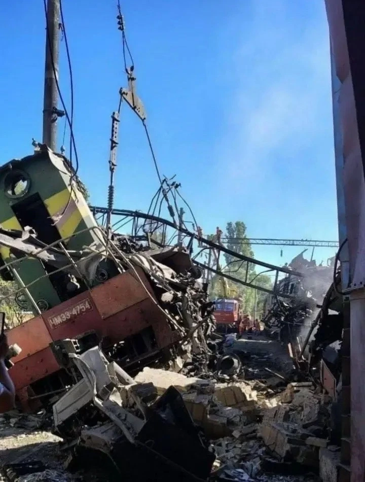 С начала специальной военной операции российские войска вывели из строя 492 локомотива ...